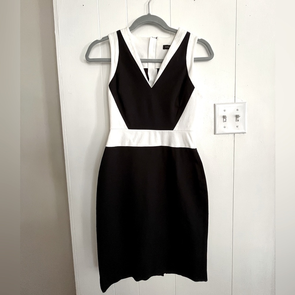 V neck Banana Republic dress in size 0